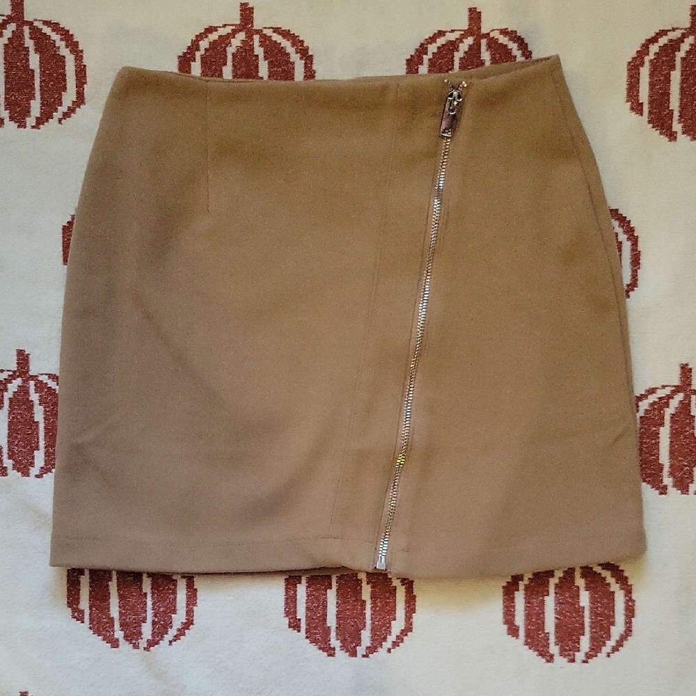 HYFVE Camel Color Mini Skirt with Diagonal Zipper, Size XS